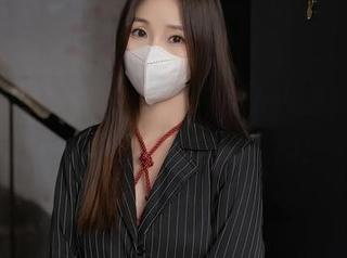 秀人网 – 阳光、泳池、Mila嘟嘟写真：感觉就像是在喝冰饮料！