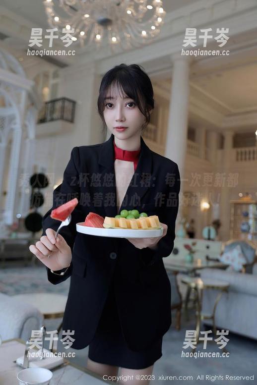 秀人网-z杯悠悠 秀人网 - z杯悠悠的红裙:每一次更新都仿佛在呼唤着我的心,作品好迷人!