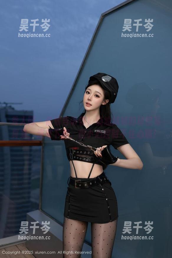 秀人网-奶油妹妹 秀人网 - 偷偷告诉你!奶油妹妹的秘密写真集,速来下载,但小心控制不住心跳!