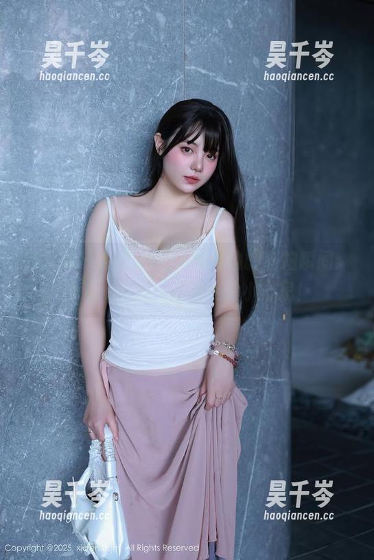 秀人网 - 小甜angle与海边的私拍瞬间：沙滩、阳光，还有我的小心思！