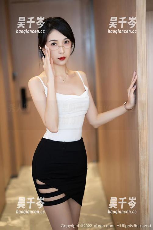 秀人网-晓梦may 秀人网 - 办公室里的晓梦may:一个图包中的万种风情