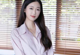 秀人网 – 写真赏析：林文文的礼服搭配，真是让人忍不住想多看几眼。