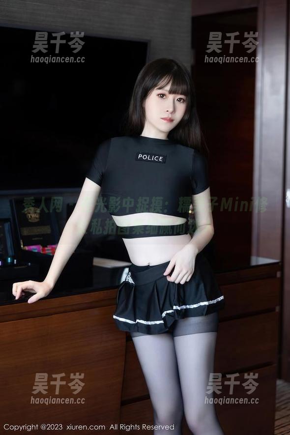 秀人网-糯美子Mini 秀人网 - 在光影中捉摸:糯美子Mini修女私拍图集细腻而迷人