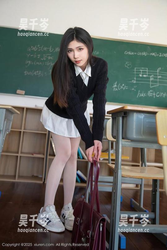 秀人网-艾小青 秀人网 - 艾小青黑丝写真,壁纸告诉你什么叫风情万种!