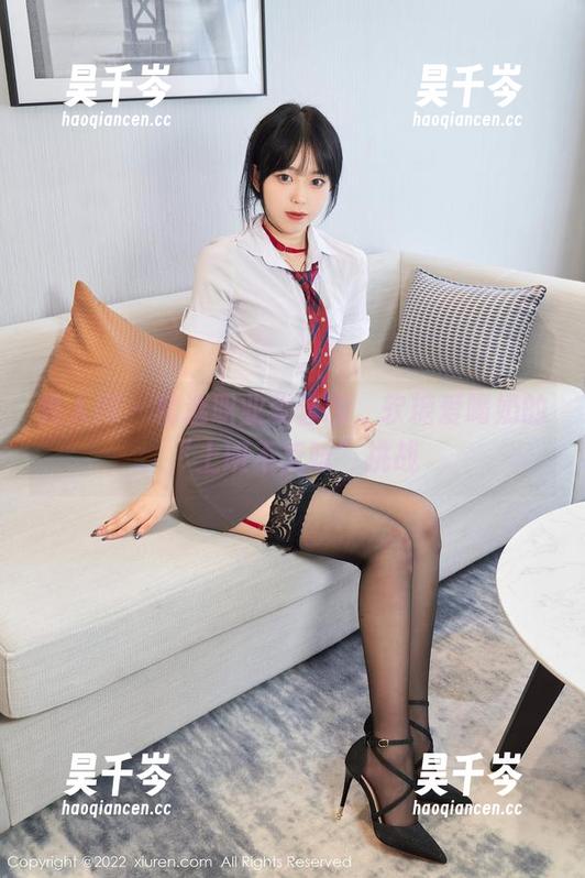 秀人网-软糖爱喝奶 秀人网 - 精选职业装套图,软糖爱喝奶的“上班不乏味”挑战