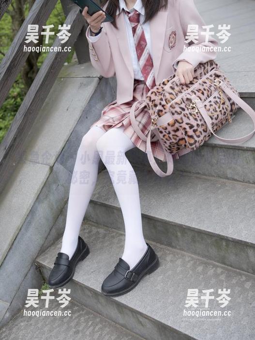 紧急企划 - 小恩最新写真：体操服背后的秘密，究竟藏了什么？