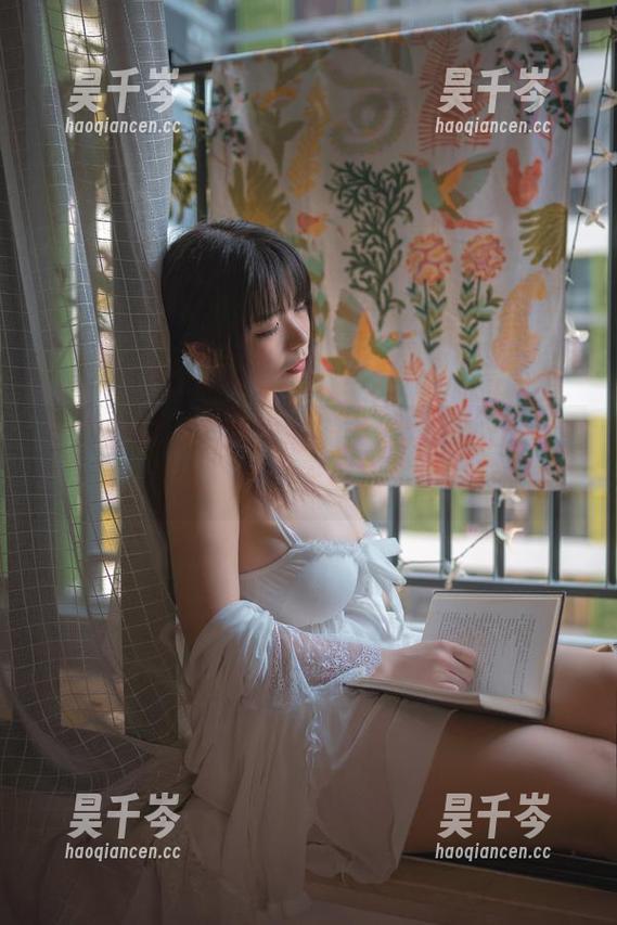 自闭颜球球全新作品：吉他妹妹2.0COS时尚大揭秘