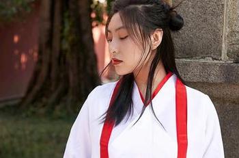 蜜桃社 – 咕噜Sweet说：“我的校园作品，超乎你的想象！”