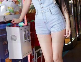 蜜桃社 – 铃木女仆的写真：每一张都是在告诉你‘我会把你也打理得妥妥的’！