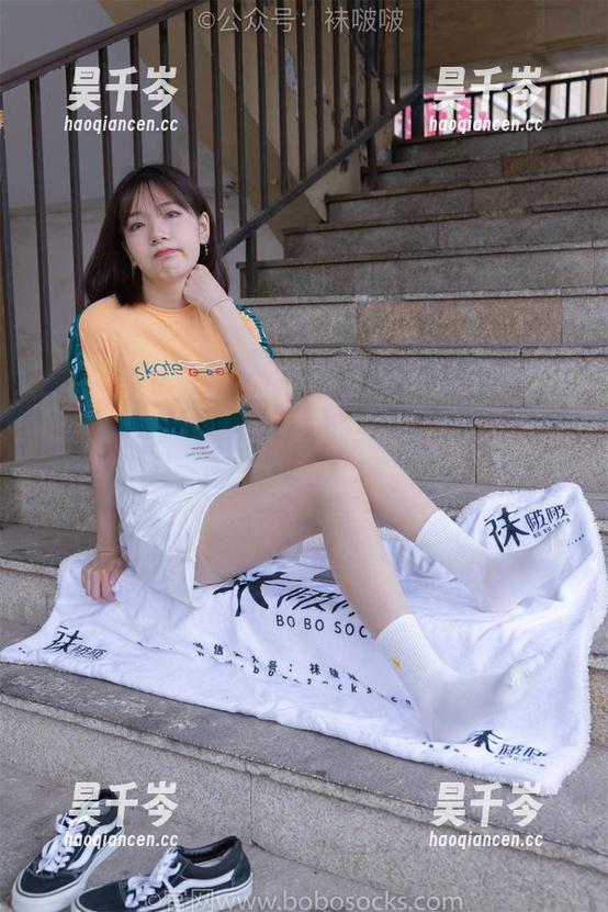 袜啵啵-小甜豆 袜啵啵 - 小甜豆的套装,原图让你心跳加速吗?