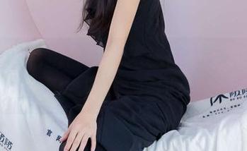 袜啵啵 – 私拍合集大揭秘：稚予和她的白船袜的奇妙冒险！