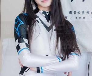 袜啵啵 – 徜徉在稚予的三套服装中，观看是一种难以言喻的愉悦