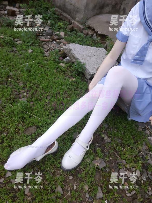 西尔酱的女仆合集：沉浸在那些模糊光影中，情不自禁想多待一会儿。