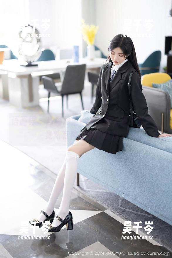 语画界-杨晨晨Yome 语画界 - 当杨晨晨Yome遇上双人私房,竟然有种甜蜜的窃喜。