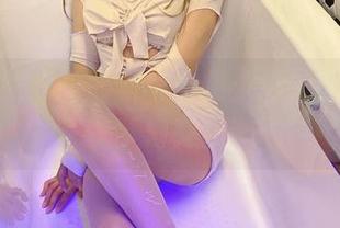 过期米线线的最新写真集：肉丝的真实与梦幻交织