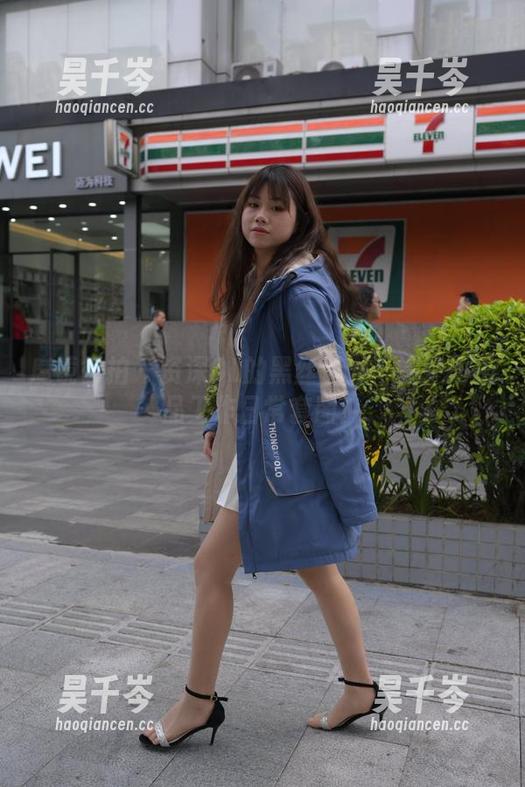 魔镜街拍-婷婷 魔镜街拍 - 资深OL的黑丝魅力:婷婷的极品工作日常套图!