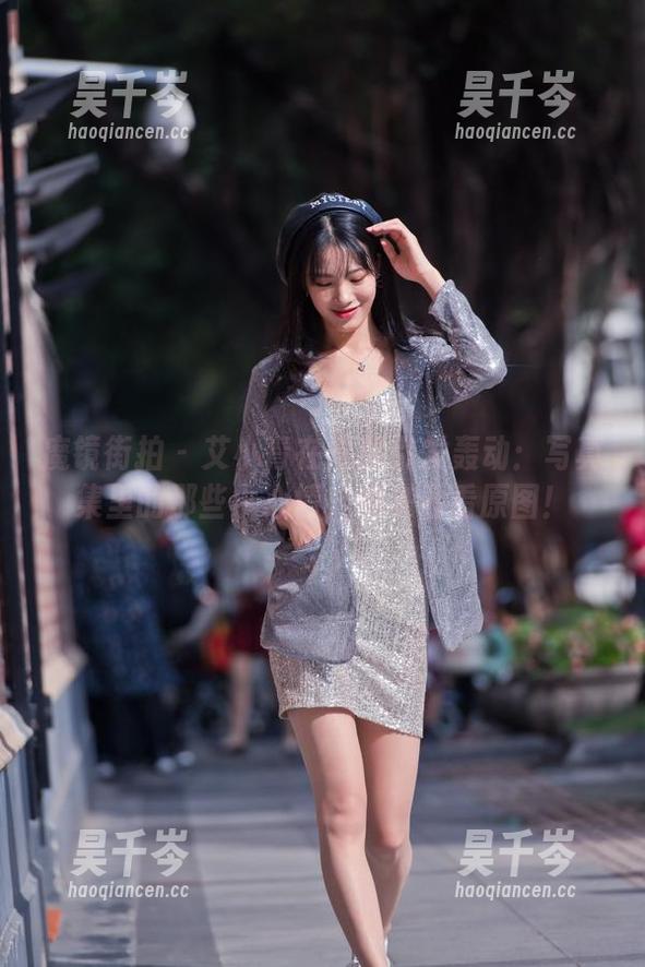 魔镜街拍-艾小青 魔镜街拍 - 艾小青在漫展引发轰动:写真集里的那些小心情,快来看看原图!