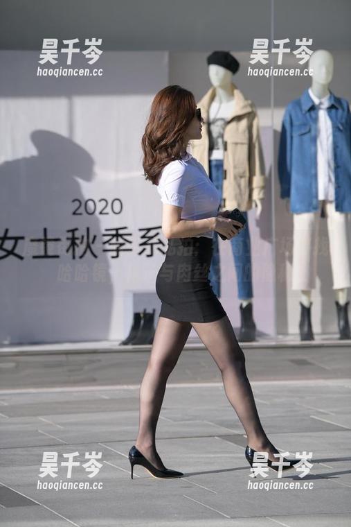 魔镜街拍-萌宝儿 魔镜街拍 - 萌宝儿私拍:在商业广场寻找哈哈镜,裙子与肉丝之间的隐秘